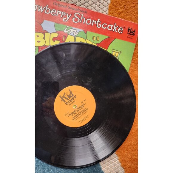 Strawberry Shortcake 1980 Big Apple City Vintage LP Vinyl Record - Picture 3 of 9